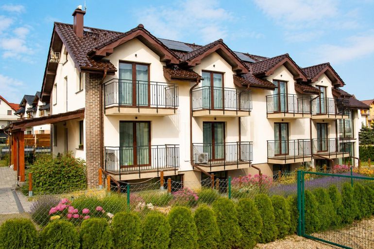 Exterior & Views
