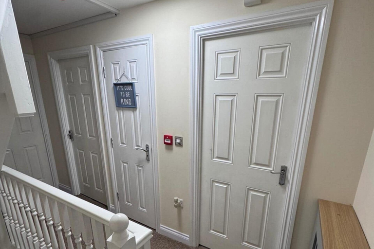 Interior 4, Sleeps8-familyfriendly-freeparking-30mintoheathrow, Wokingham