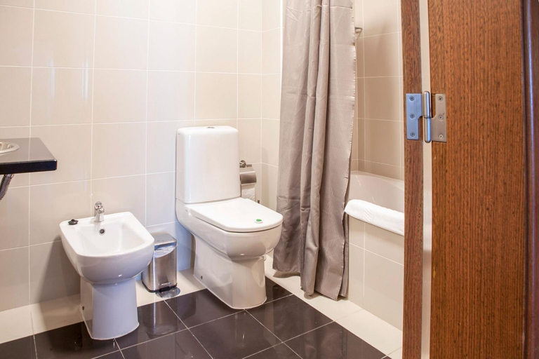 Bathroom 2, The Seaside Apartment, Funchal