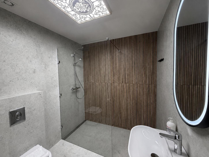 Bathroom 4, Mergen Bike & Ski Resort- basen, sauna, jacuzzi, Nowy Targ