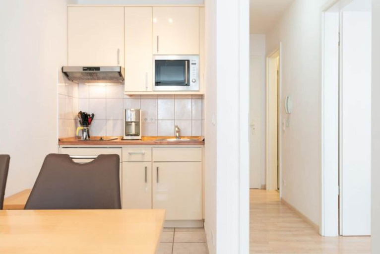 Private kitchen 2, Komfortable Ferienwohnung mit Balkon, Vorpommern-Rügen
