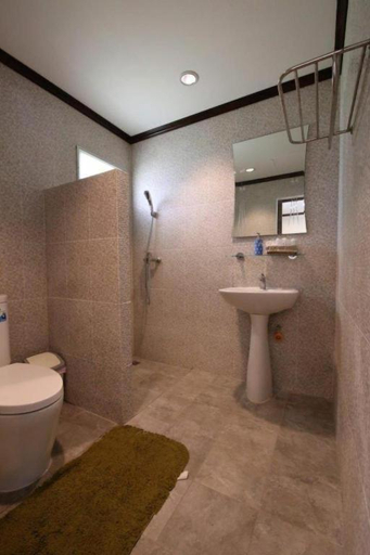 Bathroom, Greenfield Valley Fishing Resort, Hua Hin