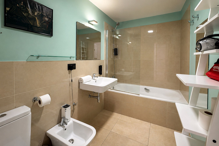 Bathroom 4, Genteel Home Iris, Sevilla