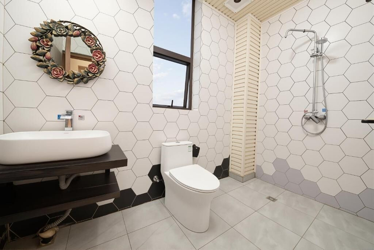 Bathroom 4, LanNa, Dali Bai