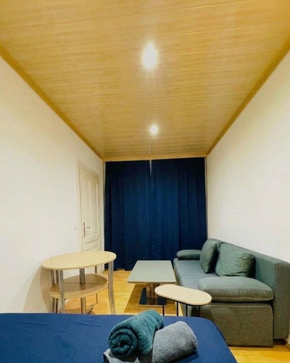 Room 3, 4BR Stay for up to 12 Near to FAC Platz, Wien