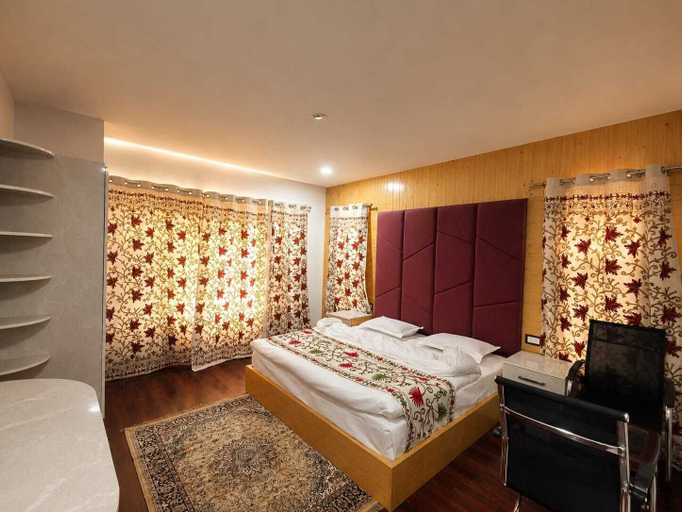 Room 5, Hotel Gulsar pahalgam, Anantnag