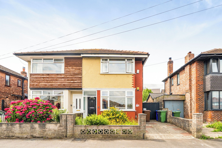 Exterior 4, House Sleeps 4 - Free Parking and Garden, Tameside