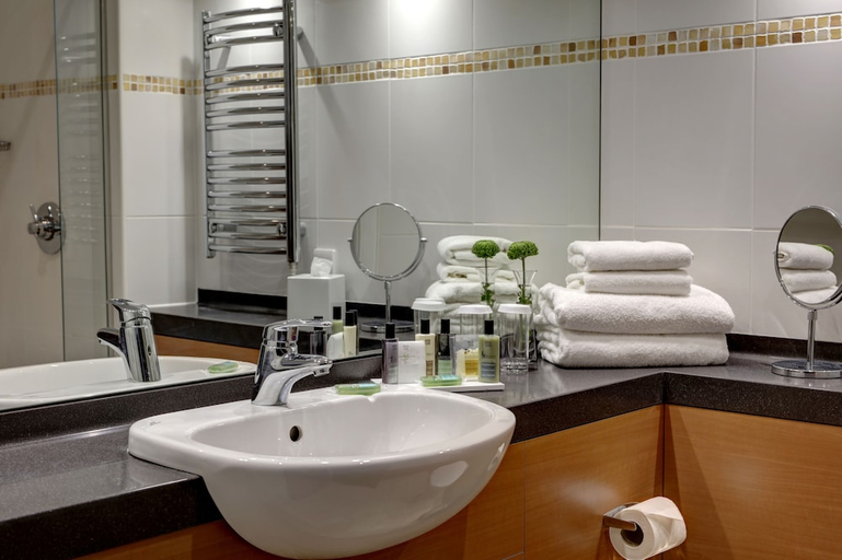 Bathroom 4, Keavil House Hotel Dunfermline by Sunday, Fife