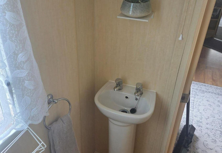 Bathroom 5, Beautiful 8 Berth - Caravan - Abergele, Conwy