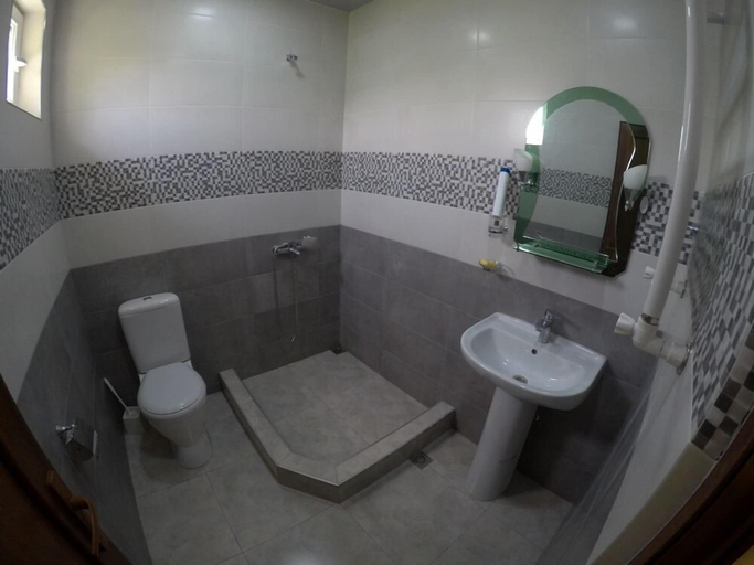 Bathroom 3, Azhdahak Guesthouse
