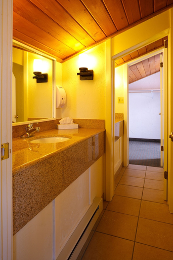 Bathroom 3, Togwotee Mountain Lodge, Teton