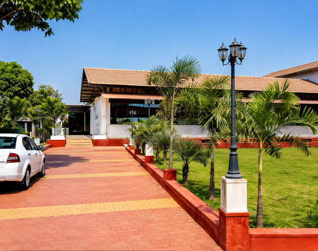 Property grounds, Saubhagya Inn International, Raigarh