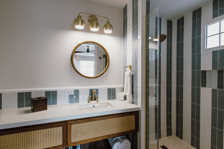 Bathroom 4, Tropical Suites Hotel, Bocas del Toro