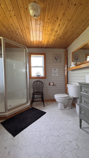 Bathroom 5, The Glavine Getaway!, Division No. 8