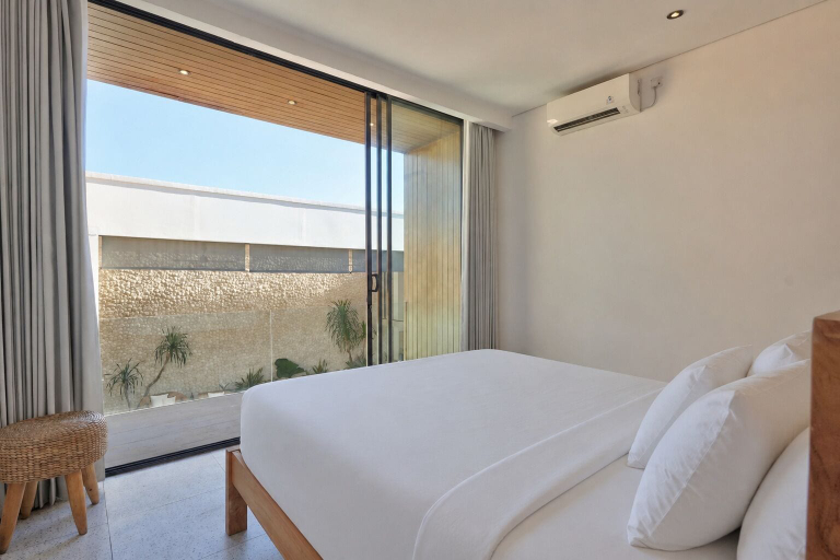 Room 5, Luxe 3BR Private Pool Villa - 2min Beach, Badung