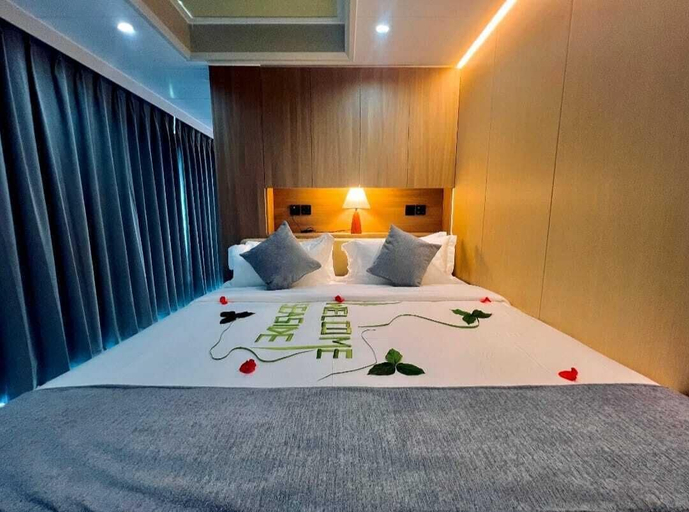 Room 2, Sea Side Resort, Kusini