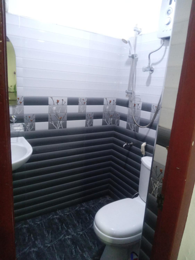 Bathroom 5, Methmi Rest, Nuwara Eliya