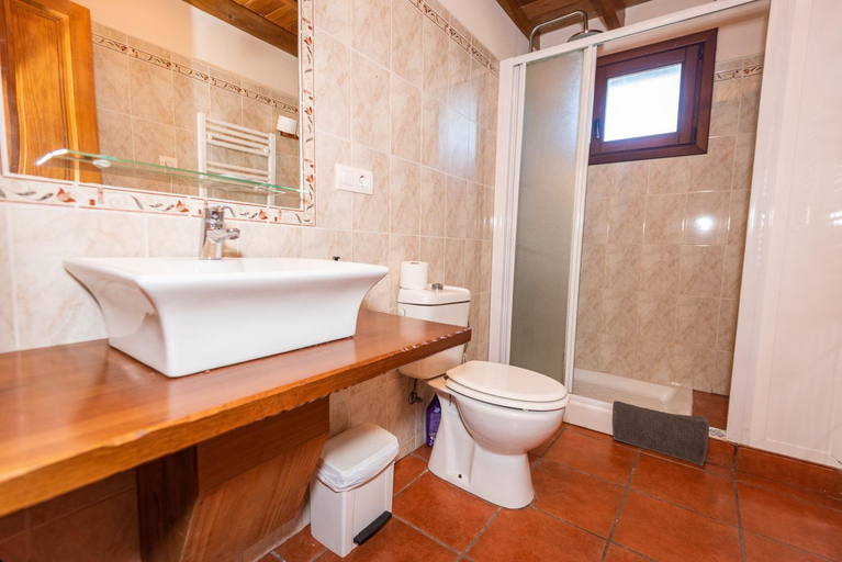 Bathroom, Apartamentos Rurales Les Xanes, Asturias