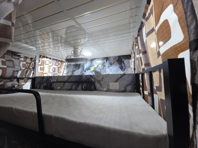 Room 3, Nithyanand Male Cabinstay dormitory, Mumbai Suburban
