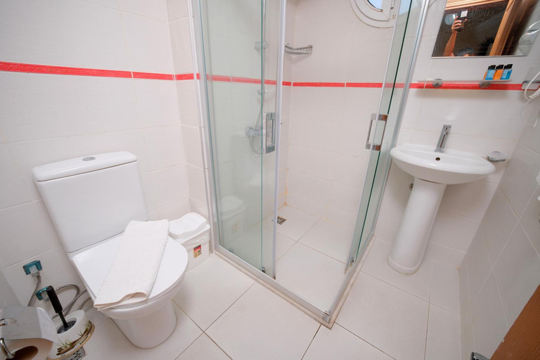 Bathroom 5, Kampus Garden, Fethiye