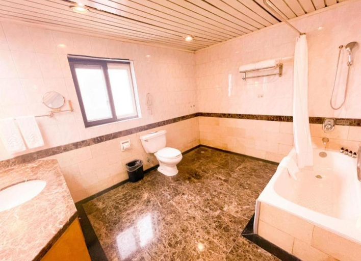 Bathroom 3, Kinglead Hotel Chongqing, Chongqing