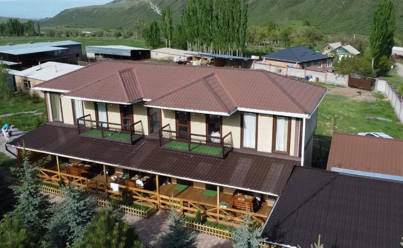 Exterior & Views