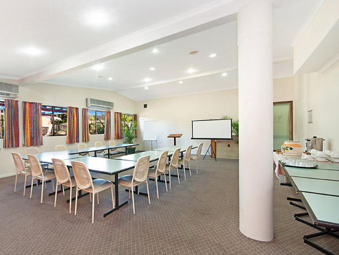 Food & Drinks, Cluden Park Motor Inn, Wulguru