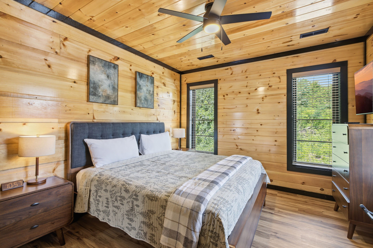 Room 2, Come Back Cabin 3 Bedroom Cabin, Sevier