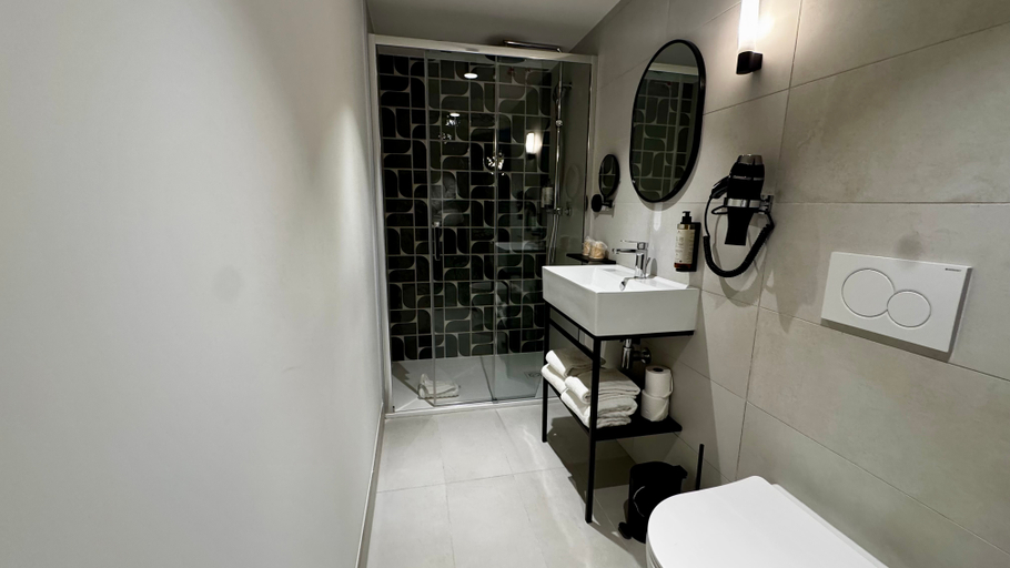 Bathroom, Hôtel des quatre saisons, Loire-Atlantique