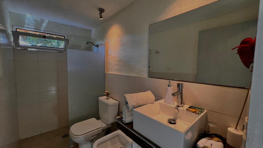 Bathroom, La Serena Suites Apart hotel, Rocha