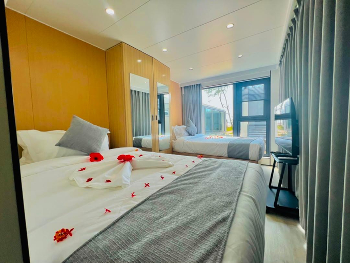 3, Sea Side Resort, Kusini