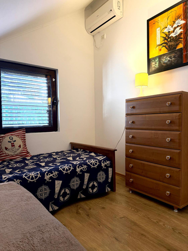 Bedroom 5, Apartment 365