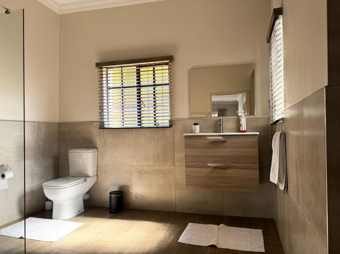 Bathroom 2, Family Garden Suite - Sleeps 4, City of Tshwane