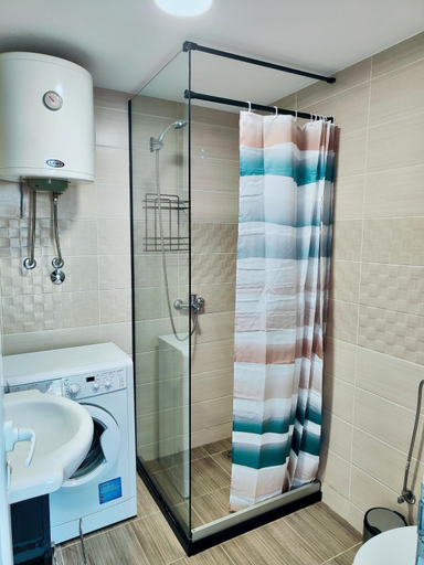 Bathroom 2, Sutorange