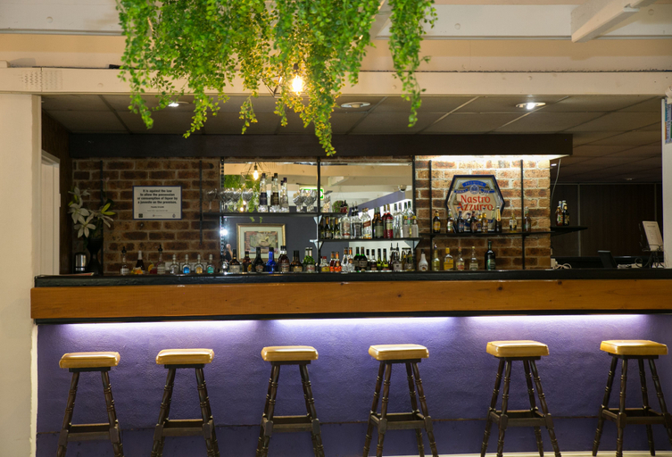 Food & Drinks 5, The Select Inn Gosford, Gosford - West