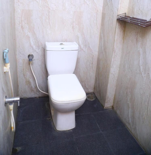 Bathroom 3, Raj Hussain Landmark Hotel, Nagappattinam