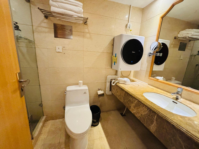 Bathroom 4, Riverview Hotel on the Bund, Shanghai