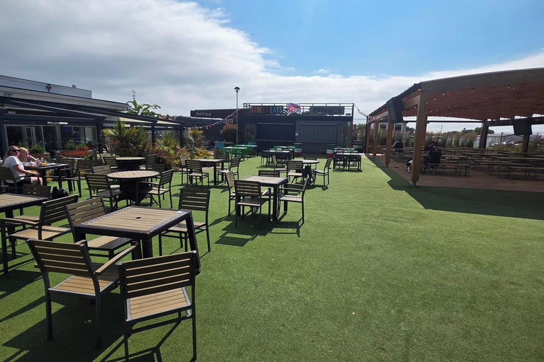 Outdoor dining 4, 3 Bedroom Cayton Bay Home Sleeps 8 - Pool, North Yorkshire