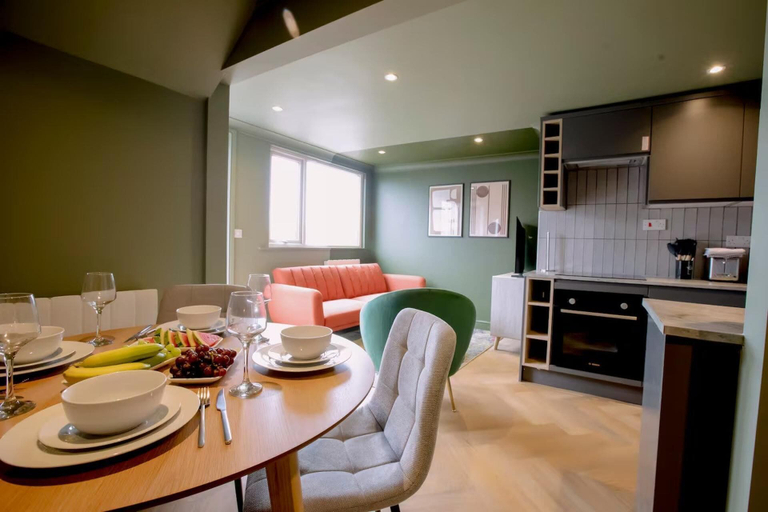 Interior 4, 1 Bedroom Apartments Sleeps 3 - Balcony - Pets Ok, Cornwall