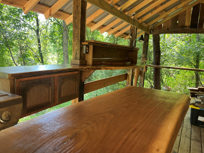 Outdoor dining 5, The Bunkhouse, Perry