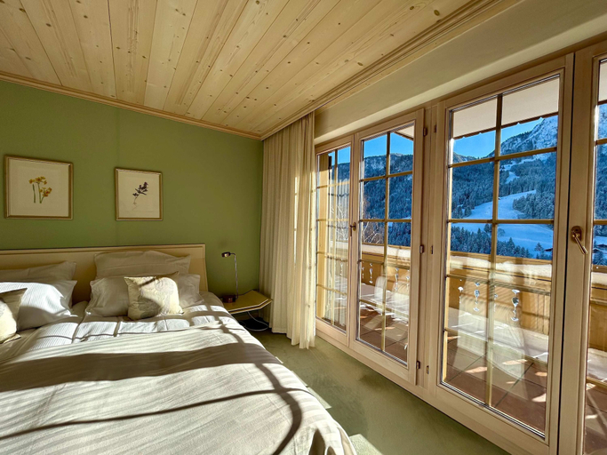 Room 2, Marvelous Luxurious Furnished Flat With Outstanding Views, Pays-d'Enhaut