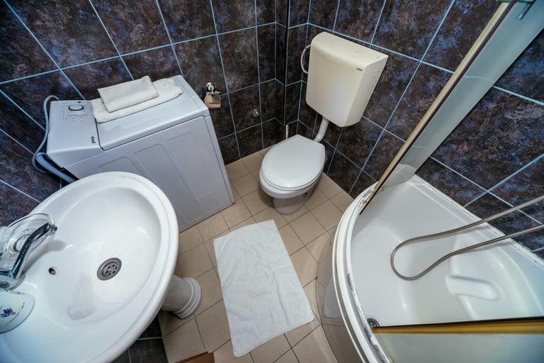 Bathroom 3, Sea House Apartments