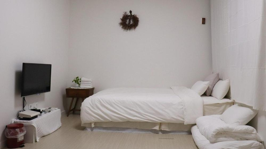 Bedroom 2, Jeonju Deokindang and Soo House Pension, Jeonju