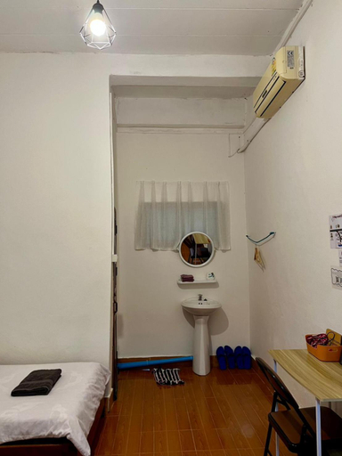 Bathroom, 1 Min to Slow Boat Guesthouse, Houixai