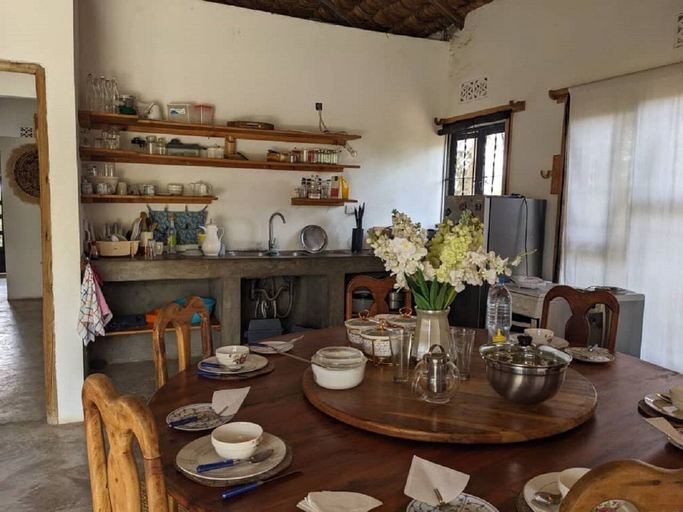 Dining, Giraffe Gallery Home-Josmac Tours & Arts, Meru