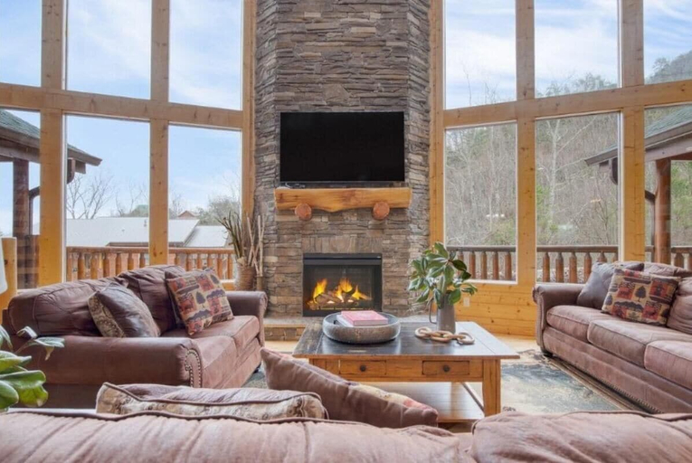 Living area 4, Whispering Pines, Sevier