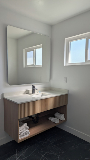Bathroom 3, Luxury Inn, Los Angeles