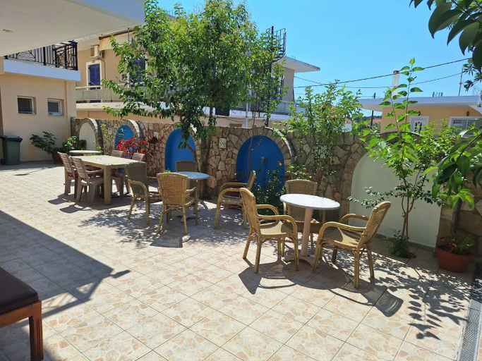 Others 5, Kallisti, Peloponnese