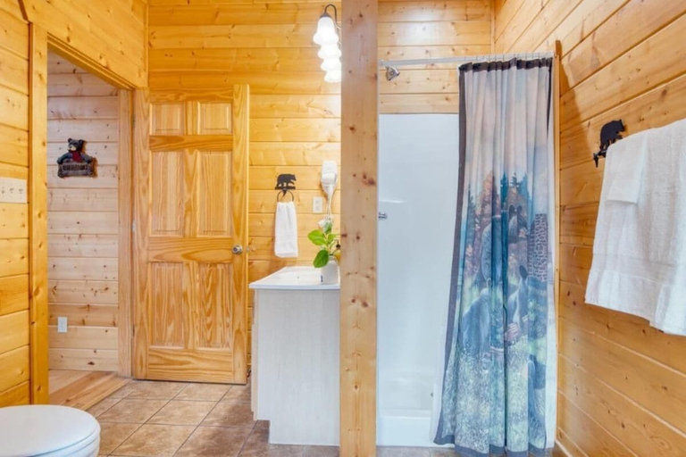 Bathroom 2, Whispering Pines, Sevier