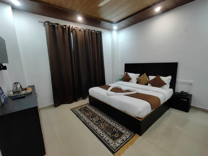 Bedroom 2, MISTY WINDS KASAULI, Solan